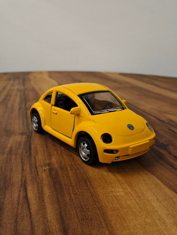 Volkswagen Beetle (Yellow) 1:32 - Image 2