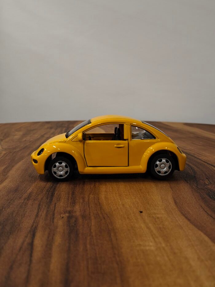 Volkswagen Beetle (Yellow) 1:32 - Image 3