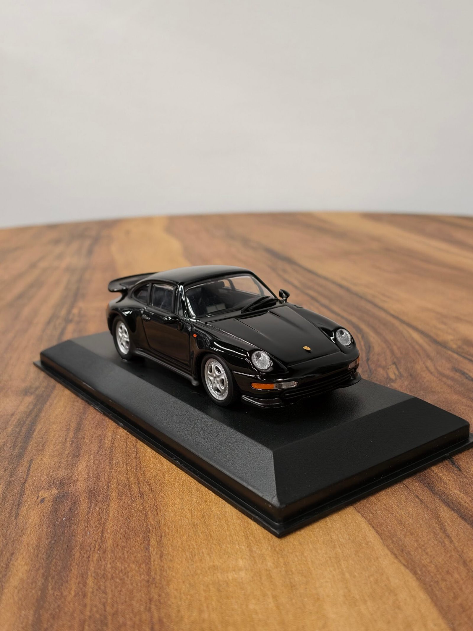 Porsche 911 RS 1995 Black 1:43 - Image 2