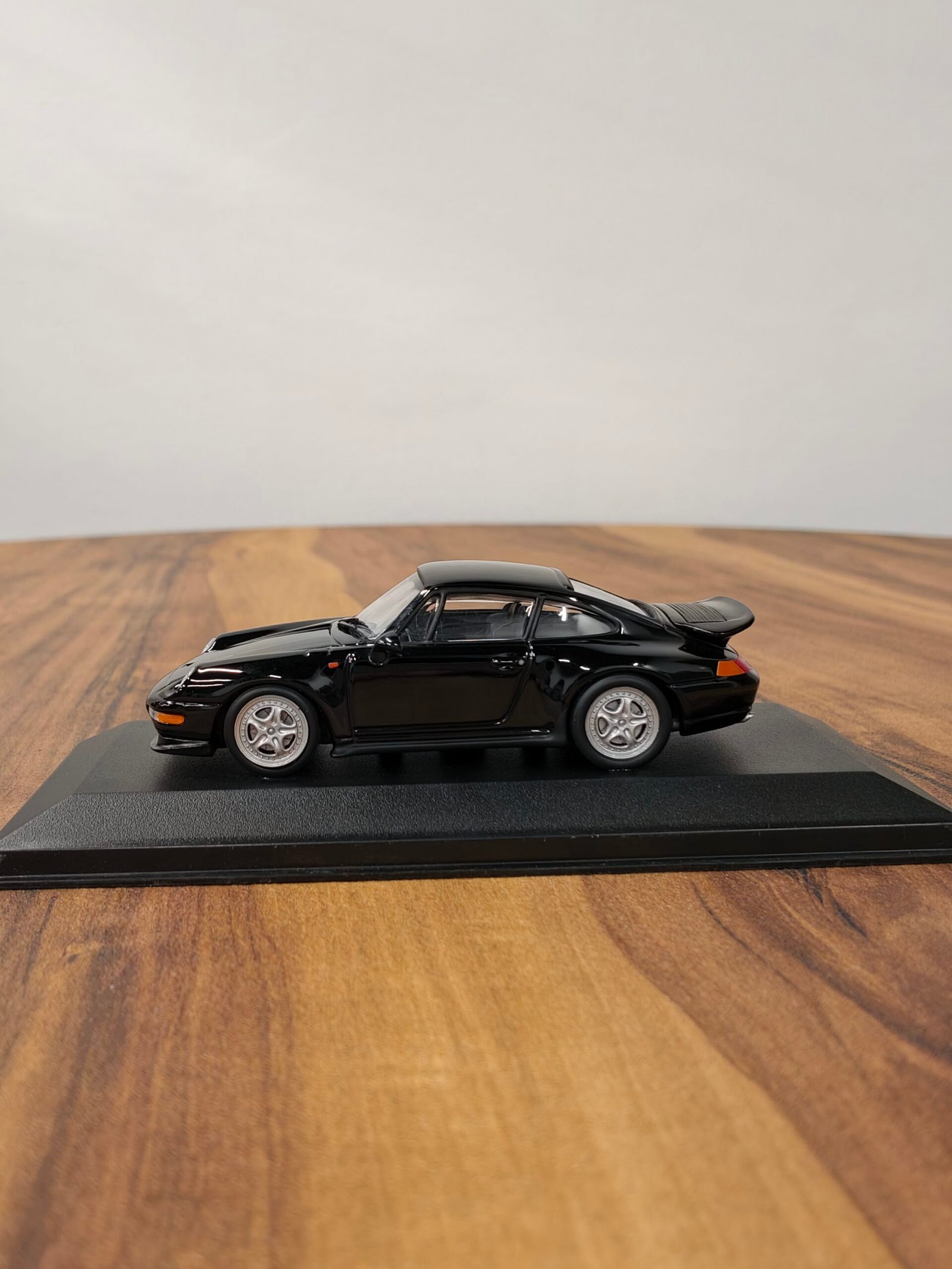 Porsche 911 RS 1995 Black 1:43 - Image 3