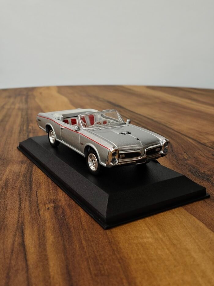 1966 Pontiac GTO 1:43 Silver - Image 2