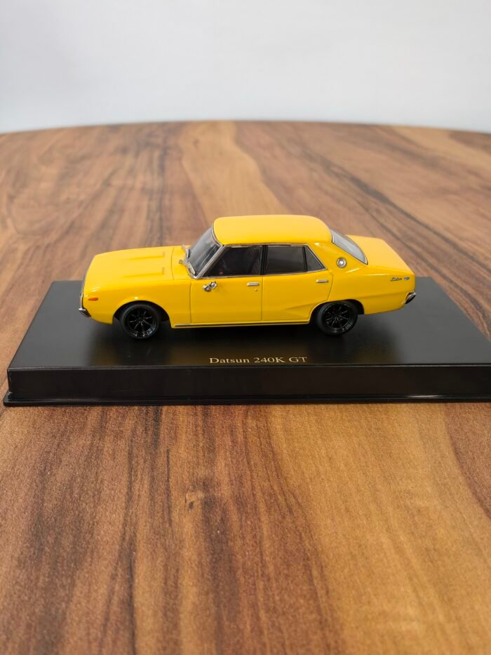 Nissan Datsun 420k GL 1:43 Yellow - Image 3