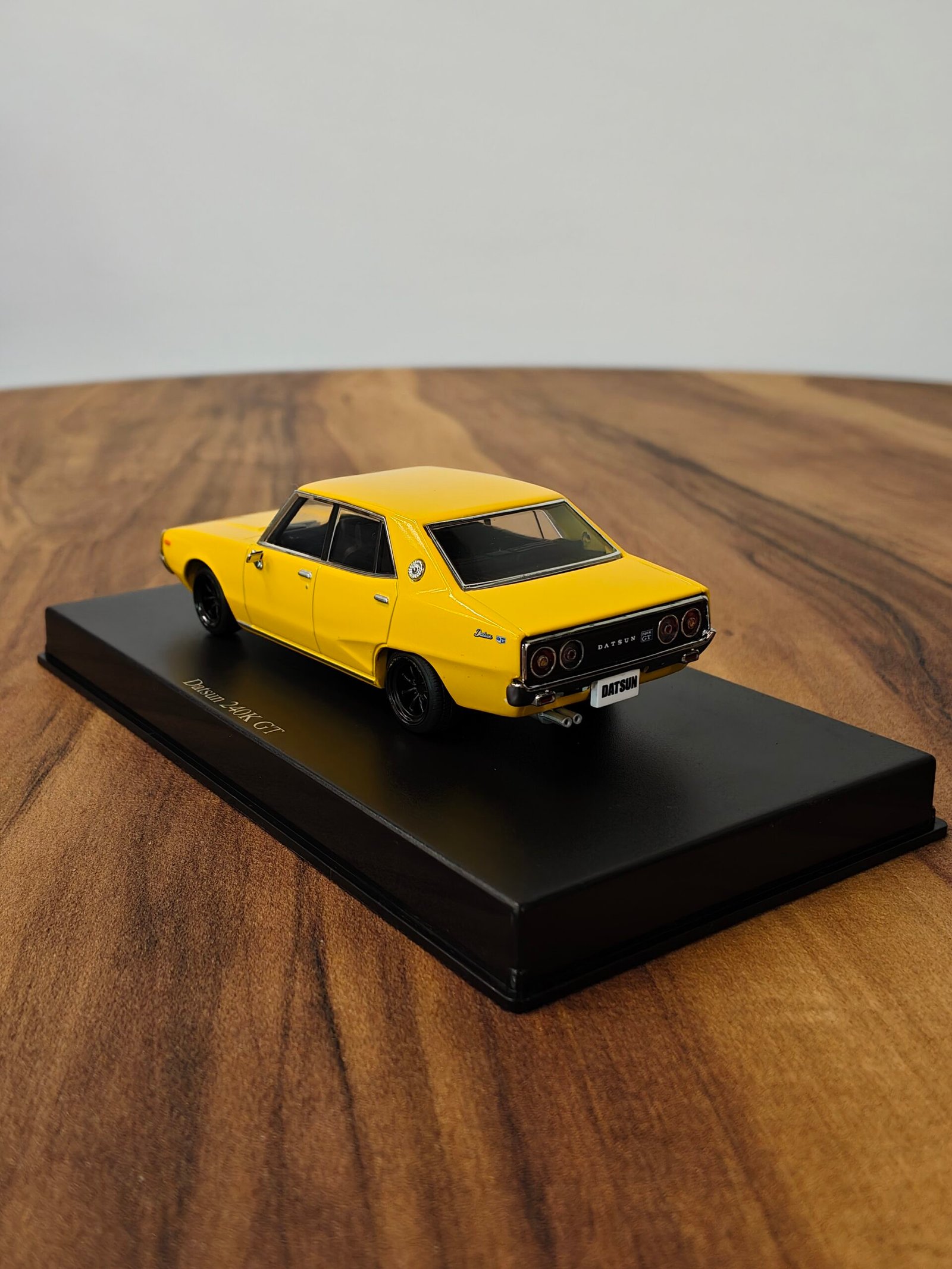 Nissan Datsun 420k GL 1:43 Yellow - Image 4