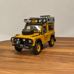 Land Rover Defender 90 Yellow 1:18