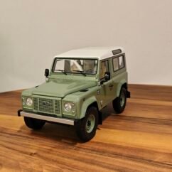 Land Rover Defender 110 Green 1:18