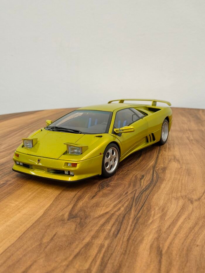 Lamborghini Diablo SE30 ( Giallo Spyder/ Metallic Yellow) Scale 1/18