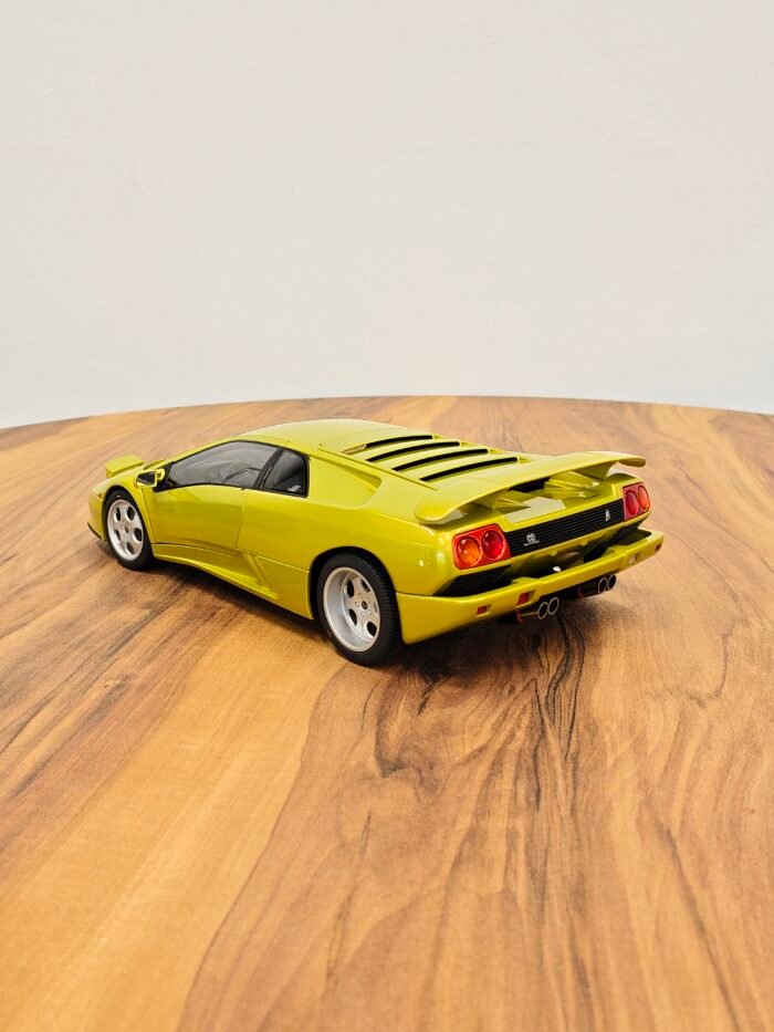 Lamborghini Diablo SE30 ( Giallo Spyder/ Metallic Yellow) Scale 1/18 - Image 5