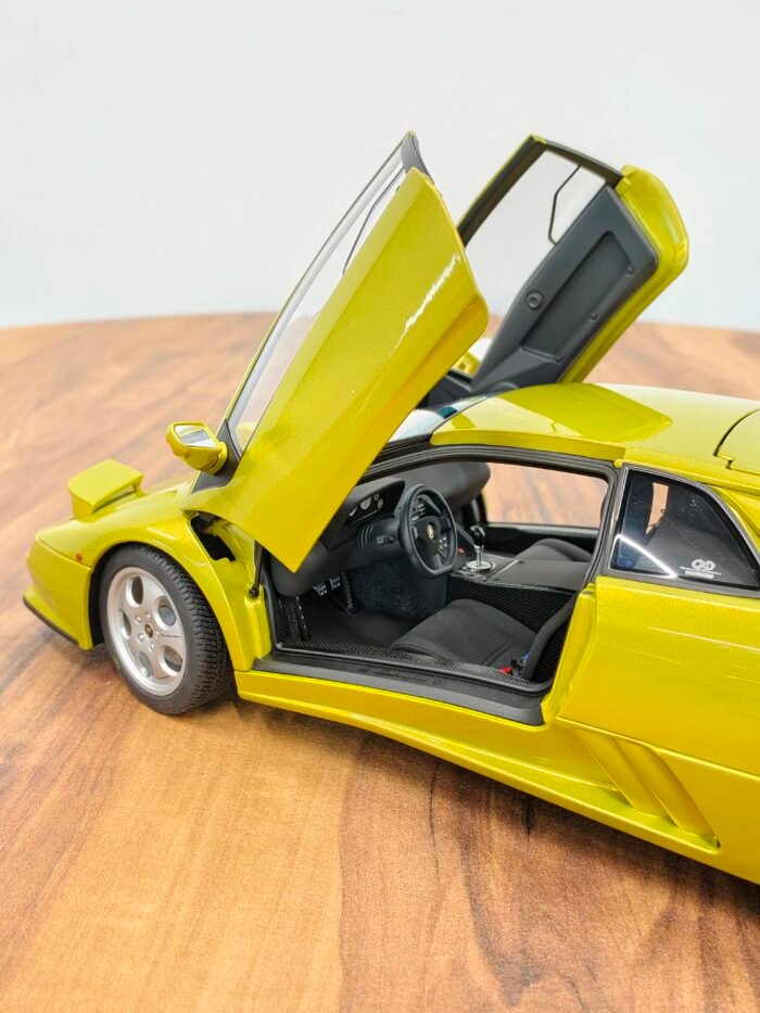 Lamborghini Diablo SE30 ( Giallo Spyder/ Metallic Yellow) Scale 1/18 - Image 3