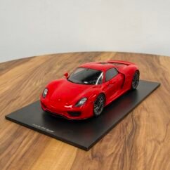 Porsche 918 Spyder (Red) Scale 1/18