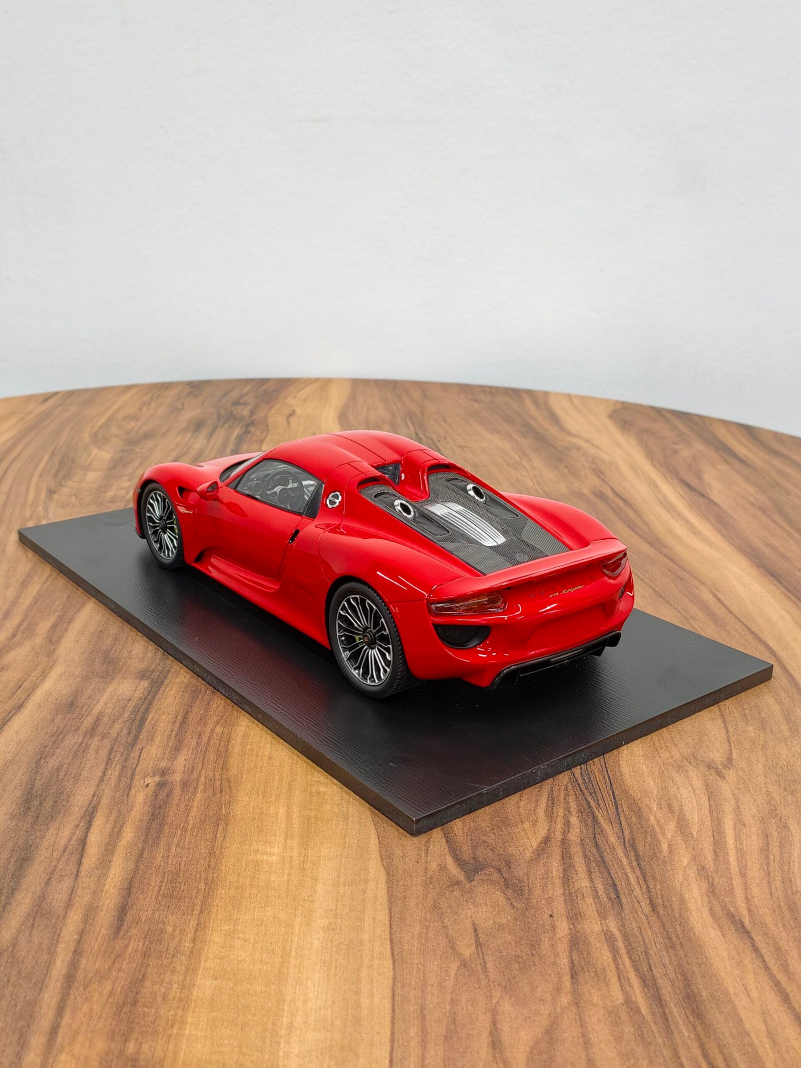Porsche 918 Spyder (Red) Scale 1/18 - Image 2