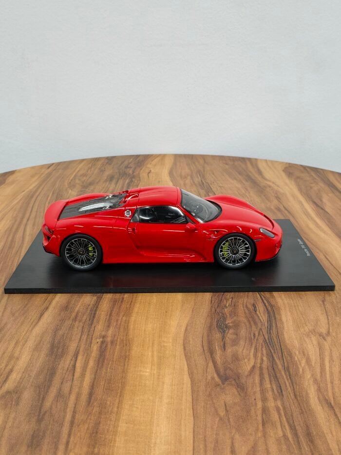 Porsche 918 Spyder (Red) Scale 1/18 - Image 3