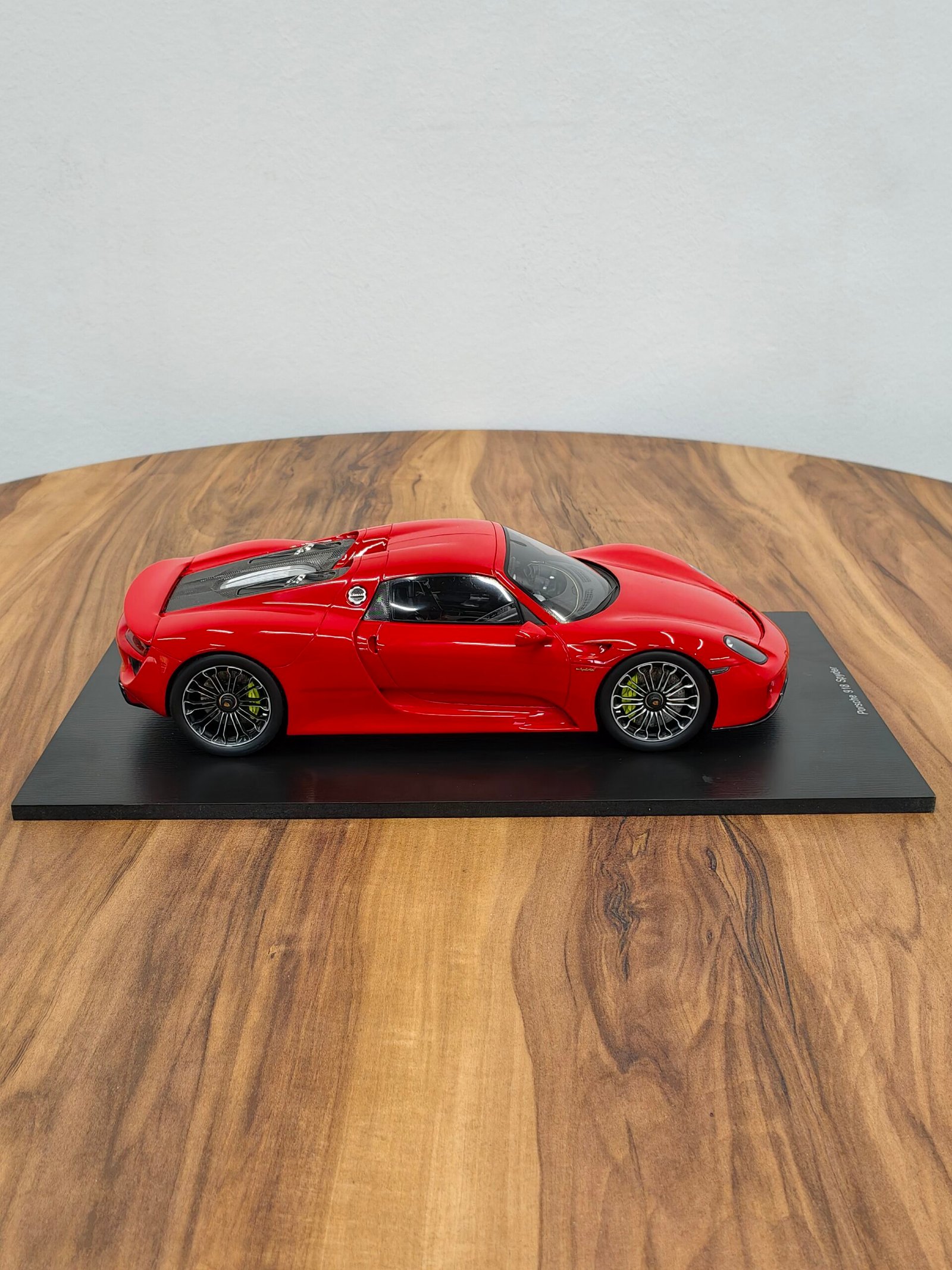 Porsche 918 Spyder (Red) Scale 1/18 - Image 3