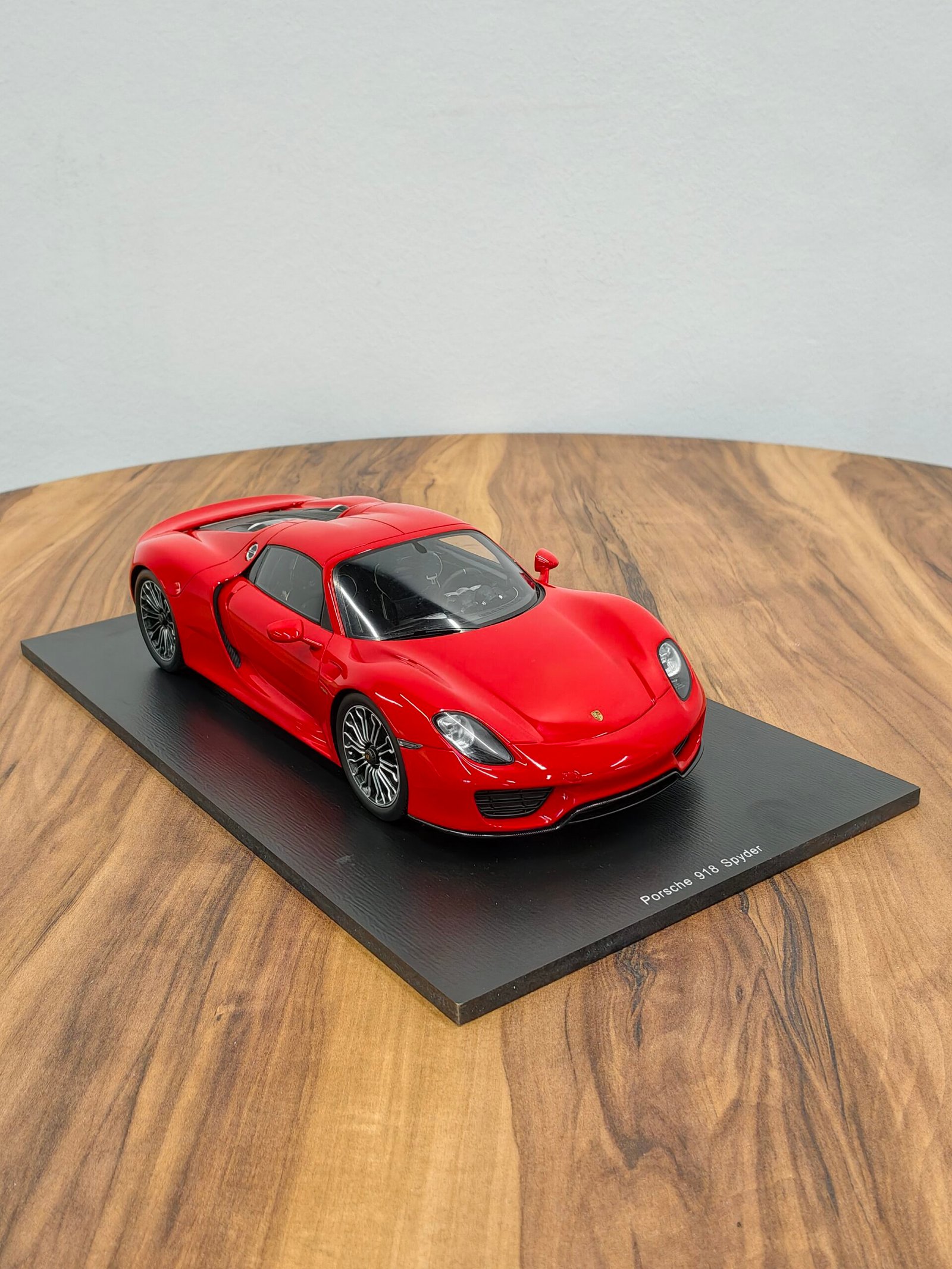 Porsche 918 Spyder (Red) Scale 1/18 - Image 4