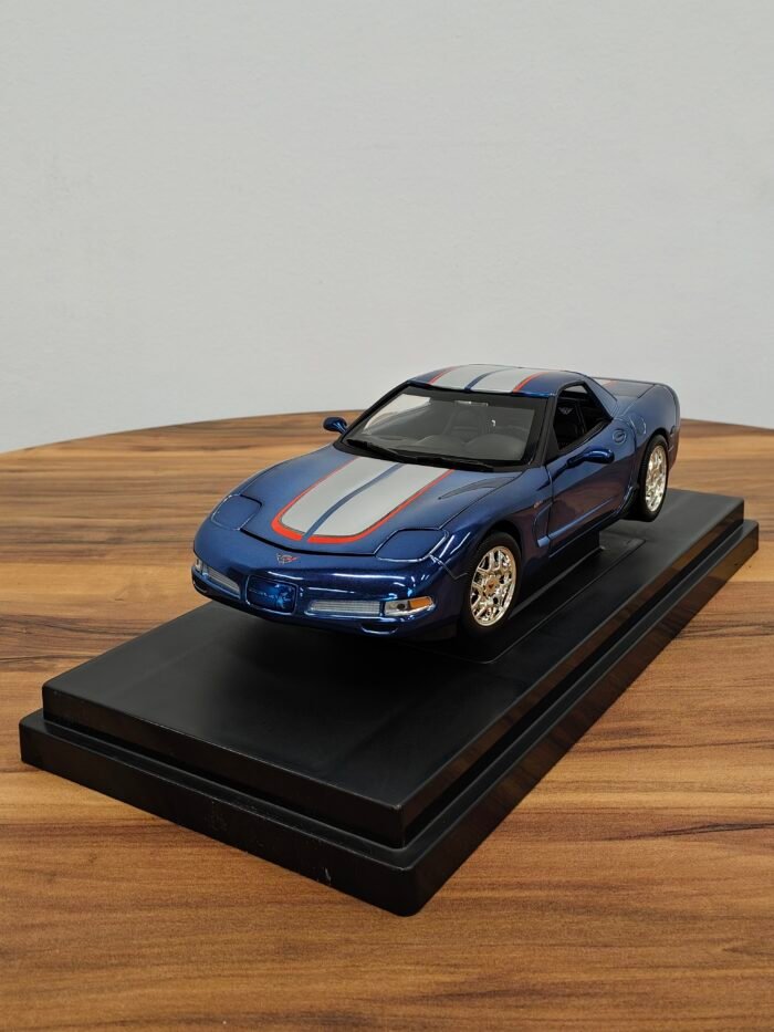 2004 CORVETTE Z06 (Blue) Scale 1:18