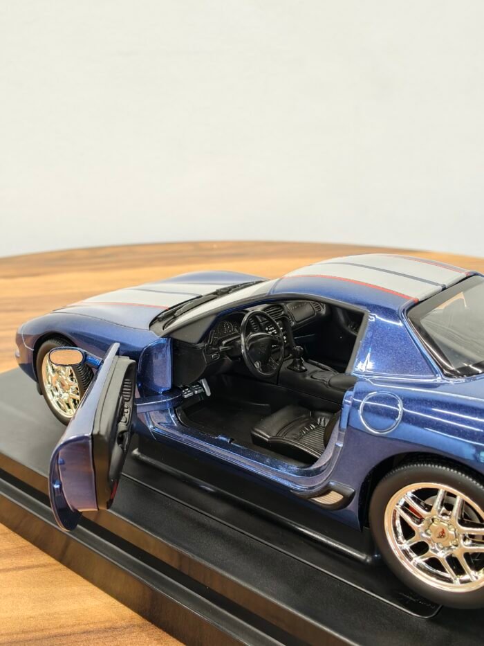 2004 CORVETTE Z06 (Blue) Scale 1:18 - Image 4