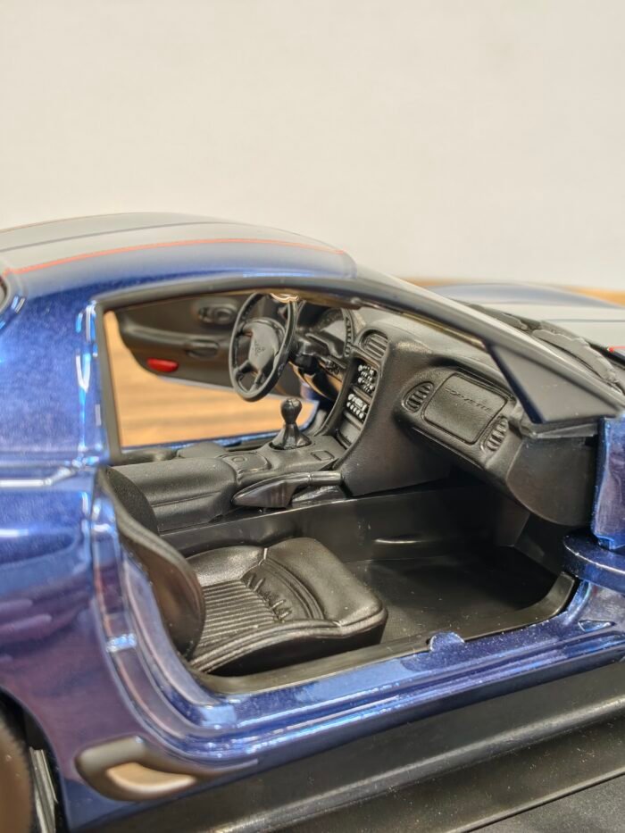 2004 CORVETTE Z06 (Blue) Scale 1:18 - Image 5