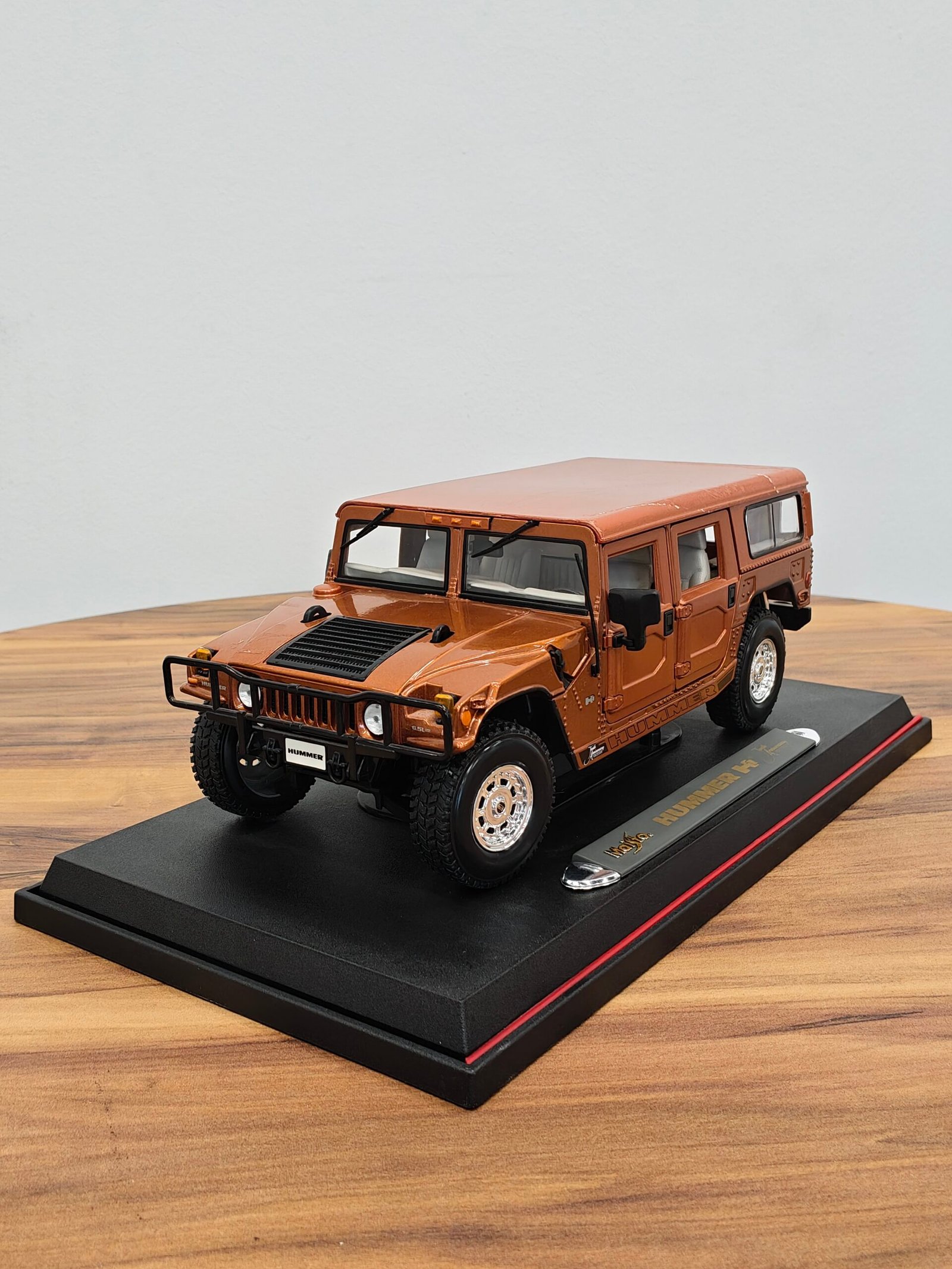 Hummer (4Door Wagon) (Brown) 1:18