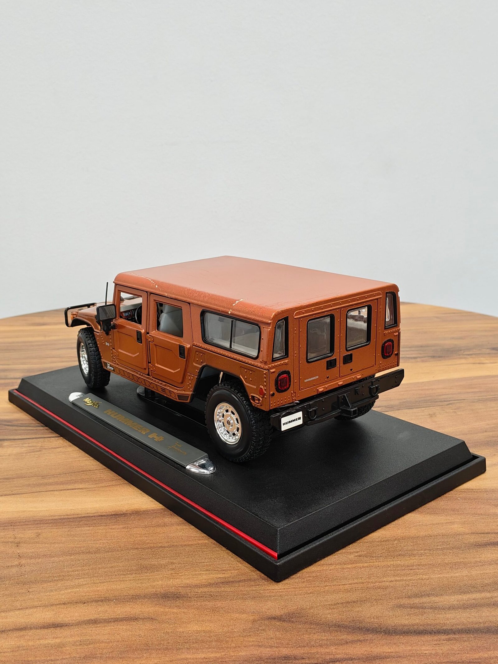 Hummer (4Door Wagon) (Brown) 1:18 - Image 2