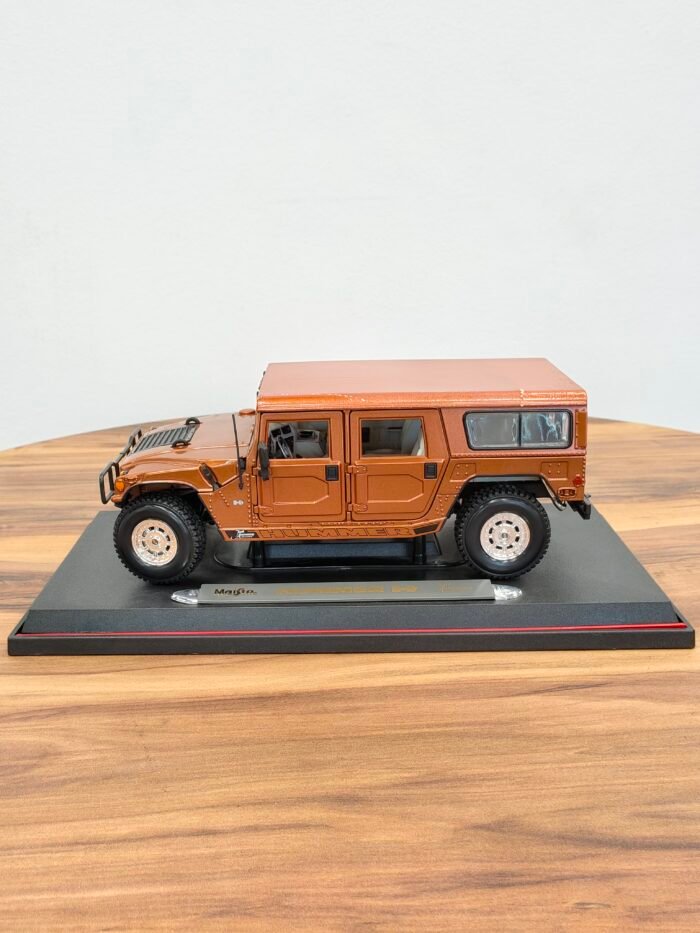 Hummer (4Door Wagon) (Brown) 1:18 - Image 3