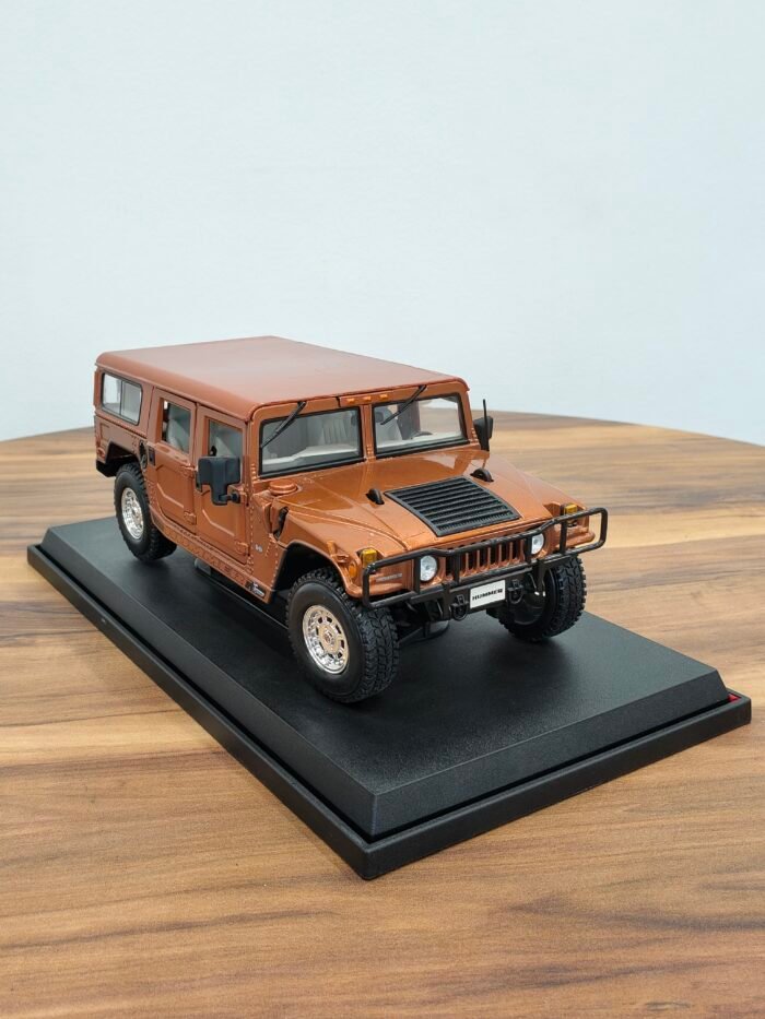 Hummer (4Door Wagon) (Brown) 1:18 - Image 4