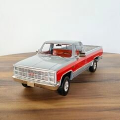 1984 GMC K-2500 SIERRA GRANDE WIDESIDE 1:18 Silver