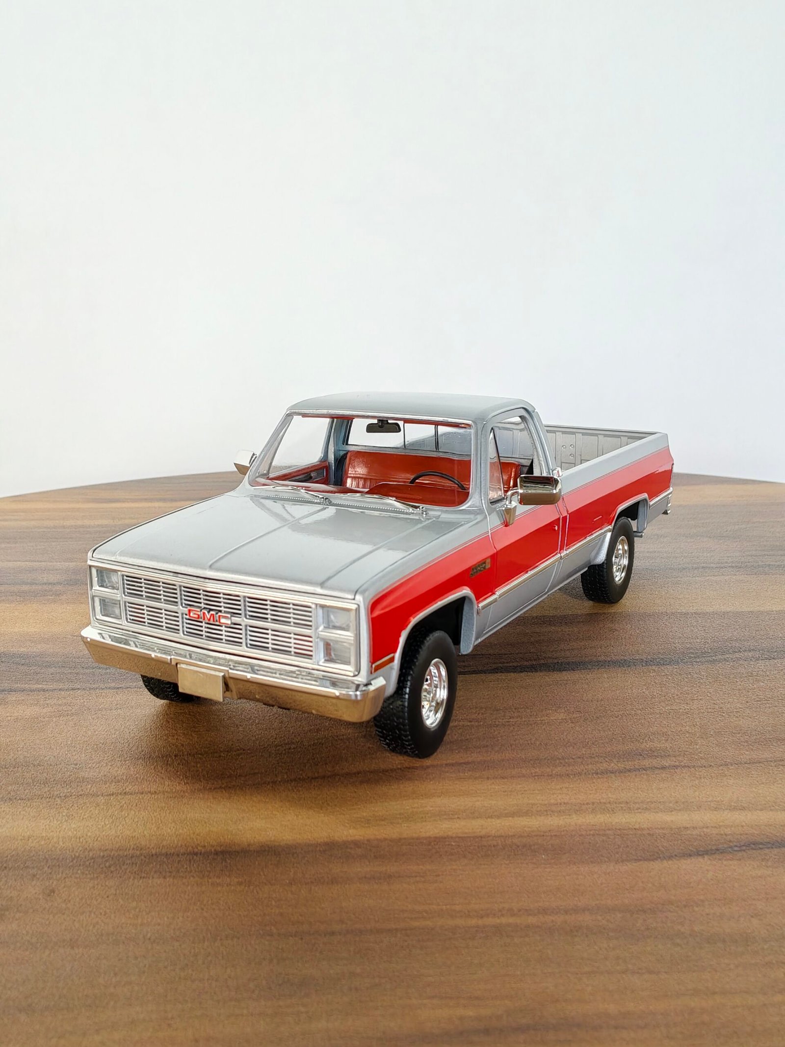 1984 GMC K-2500 SIERRA GRANDE WIDESIDE 1:18 Silver