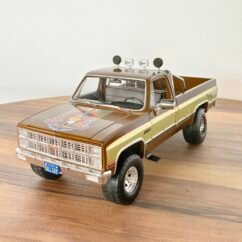 1982 GMC K-25 SIERRA GRANDE ( Brown) Scale 1/8