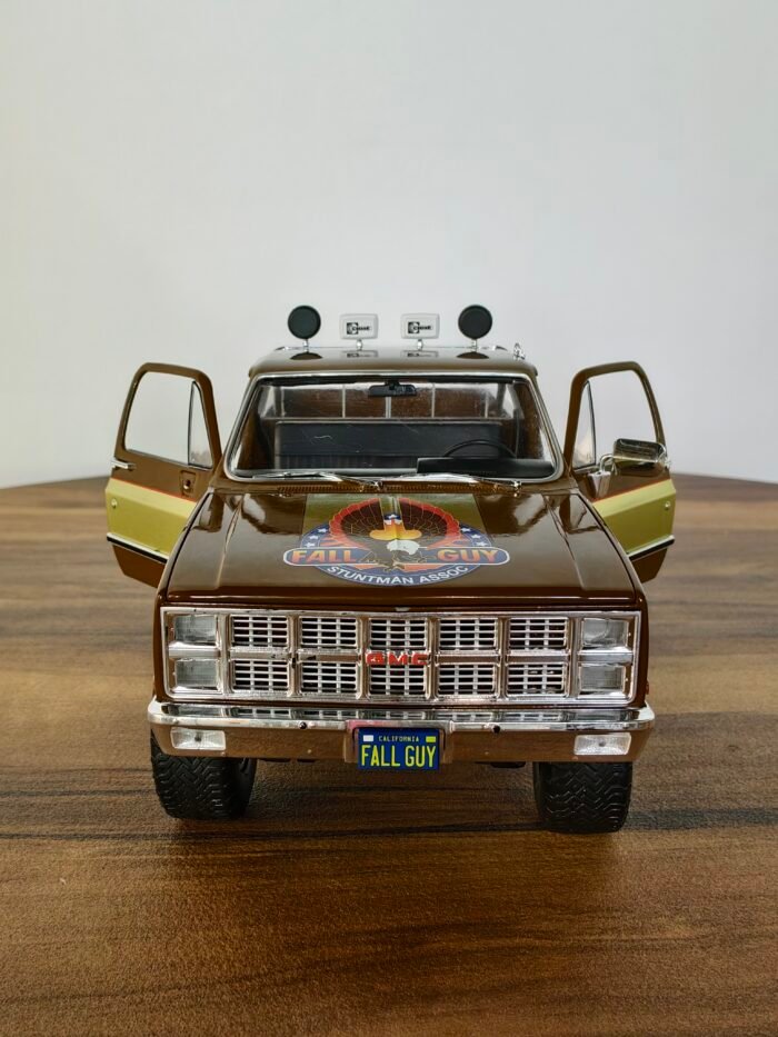 1982 GMC K-25 SIERRA GRANDE ( Brown) Scale 1/8 - Image 6