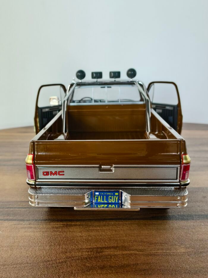 1982 GMC K-25 SIERRA GRANDE ( Brown) Scale 1/8 - Image 7
