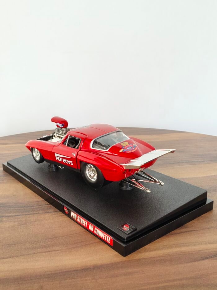 Corvette (Red) Scale 1/18 - Image 2