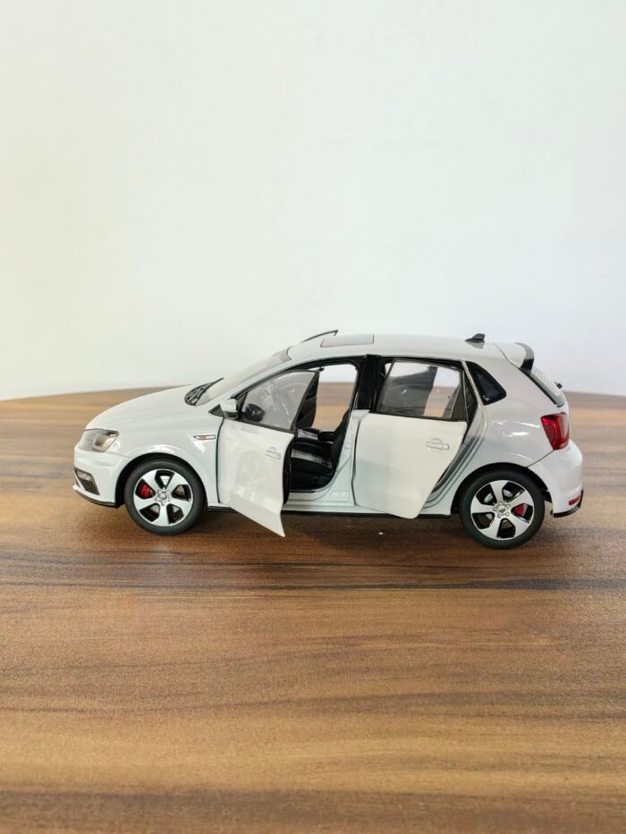 Shanghai Volkswagen Skodarapid (White)  1 :18 - Image 9