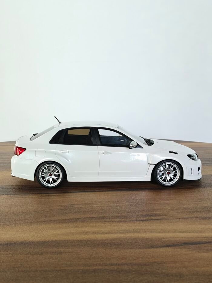 Subaru Impreza S206 (White) Scale 1/18 - Image 3