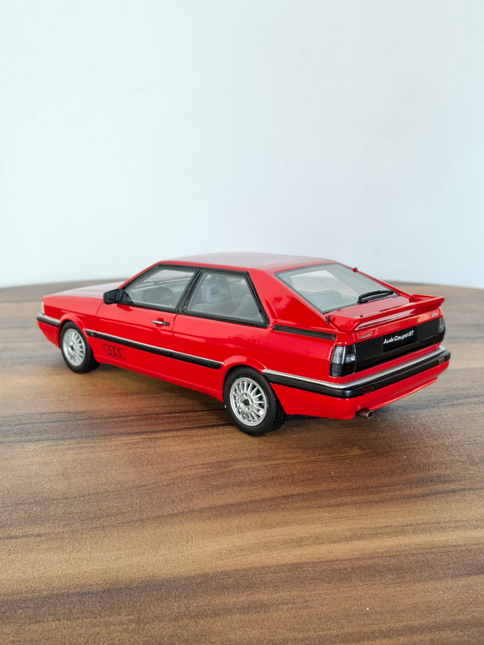 Audi GT Coupe (Red) Scale 1/18 - Image 2