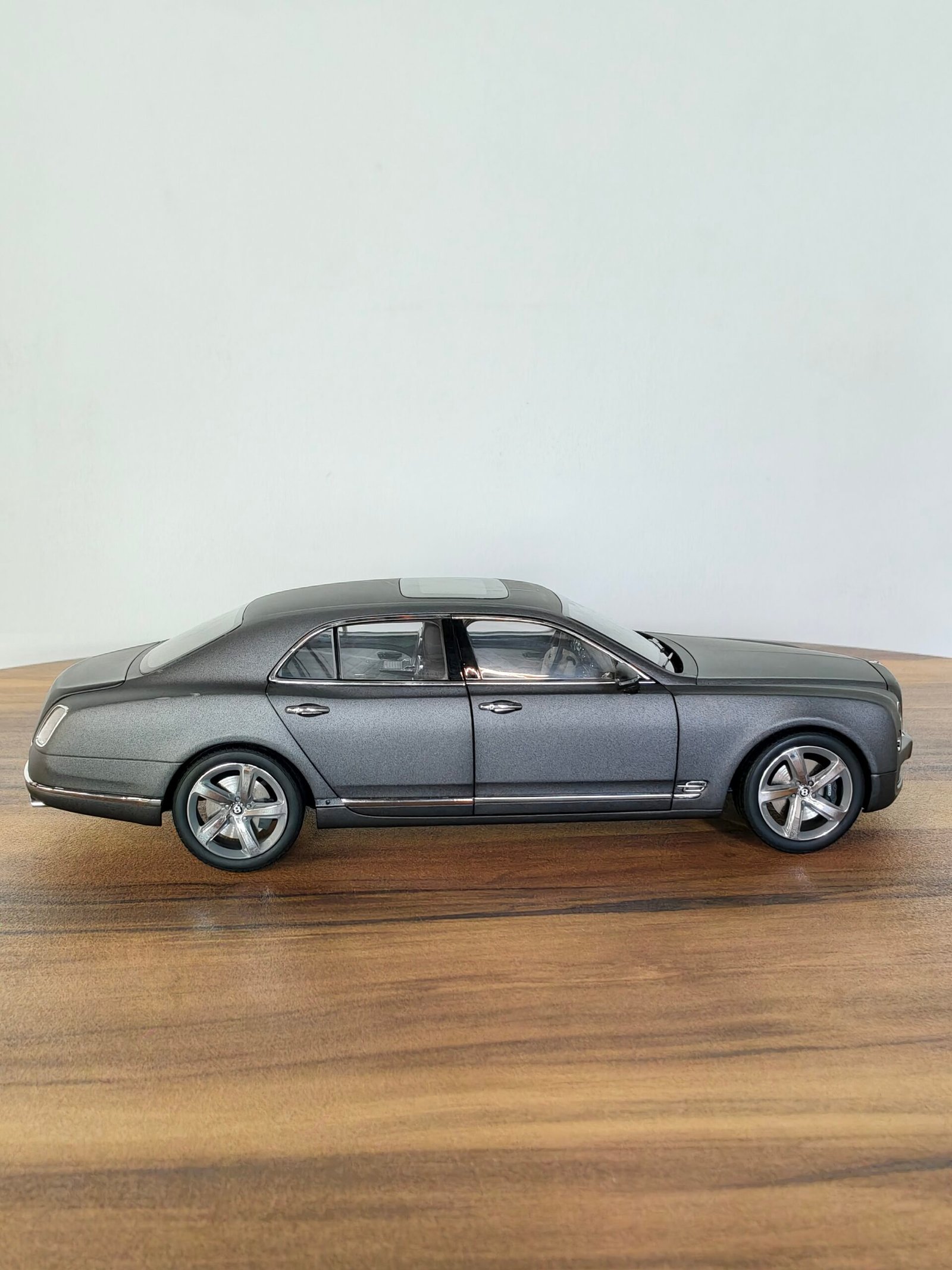 Bentley Mulsanne Speed 1:18 Dark Grey Satin - Image 10