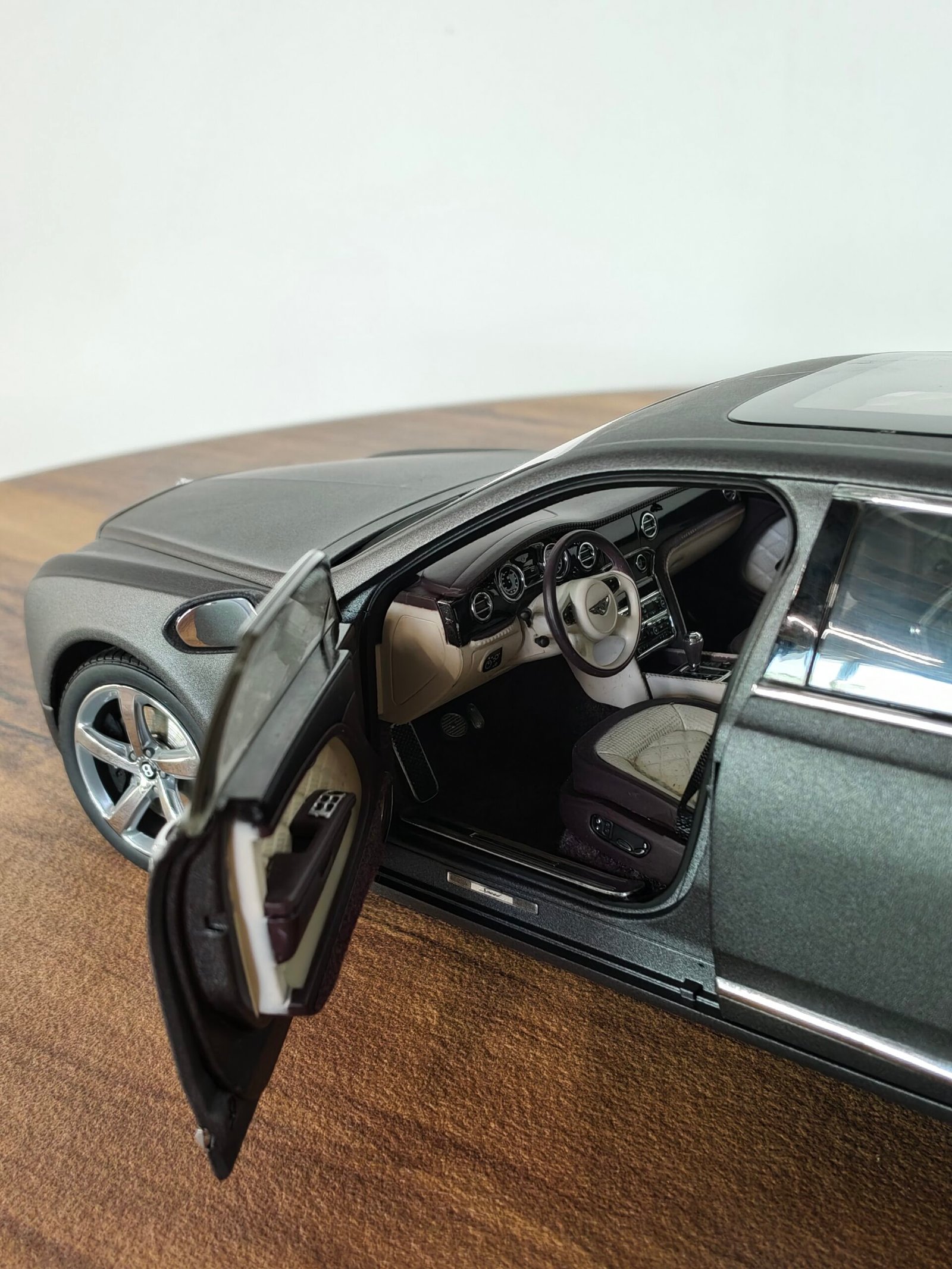 Bentley Mulsanne Speed 1:18 Dark Grey Satin - Image 8