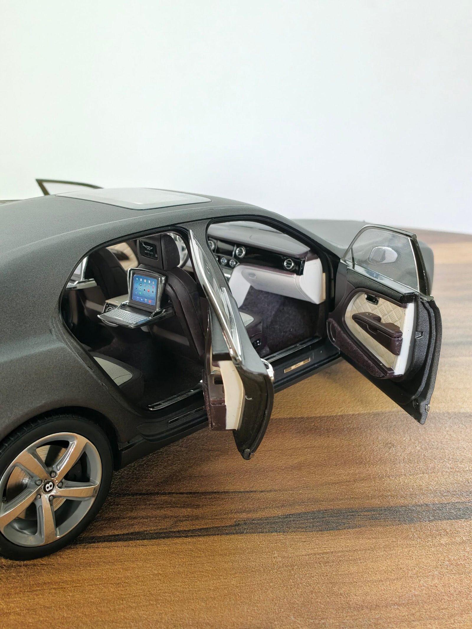 Bentley Mulsanne Speed 1:18 Dark Grey Satin - Image 6