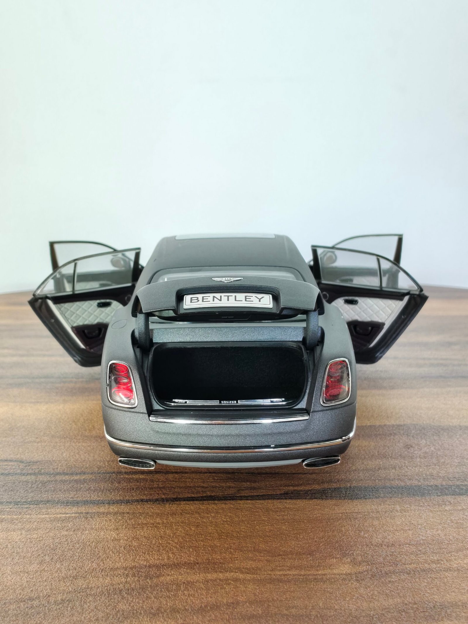 Bentley Mulsanne Speed 1:18 Dark Grey Satin - Image 5
