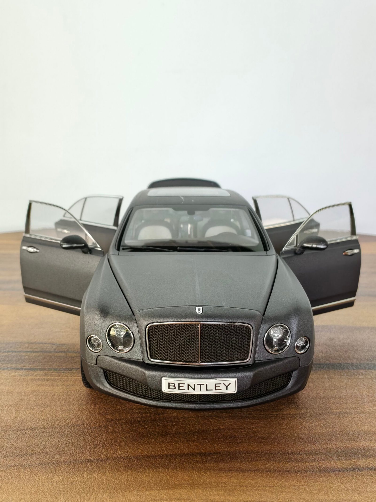 Bentley Mulsanne Speed 1:18 Dark Grey Satin - Image 4
