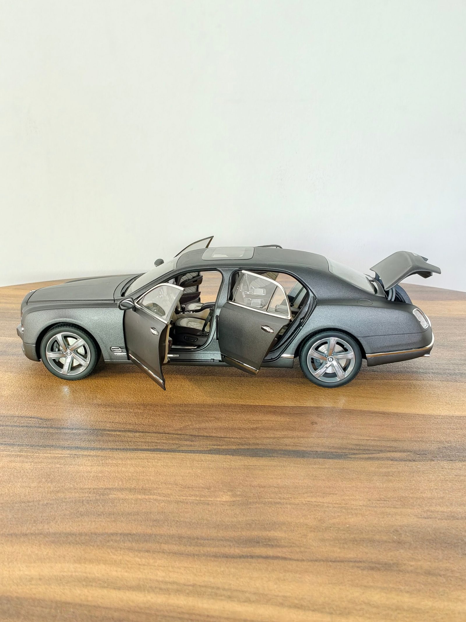 Bentley Mulsanne Speed 1:18 Dark Grey Satin - Image 3
