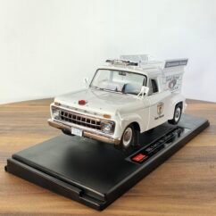 1965 Ford F100 Custom Pick Up (White) 1:18