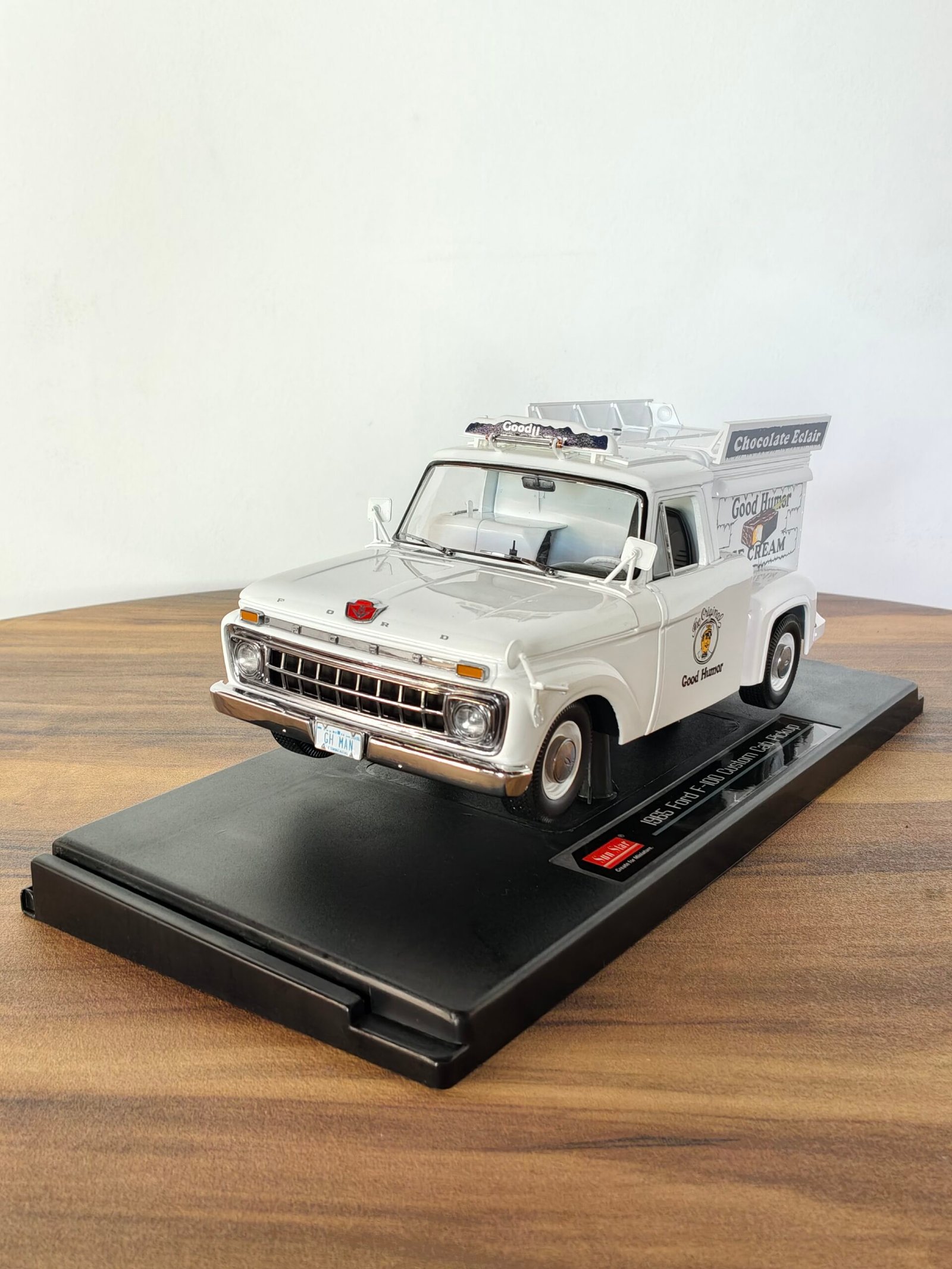 1965 Ford F100 Custom Pick Up (White) 1:18