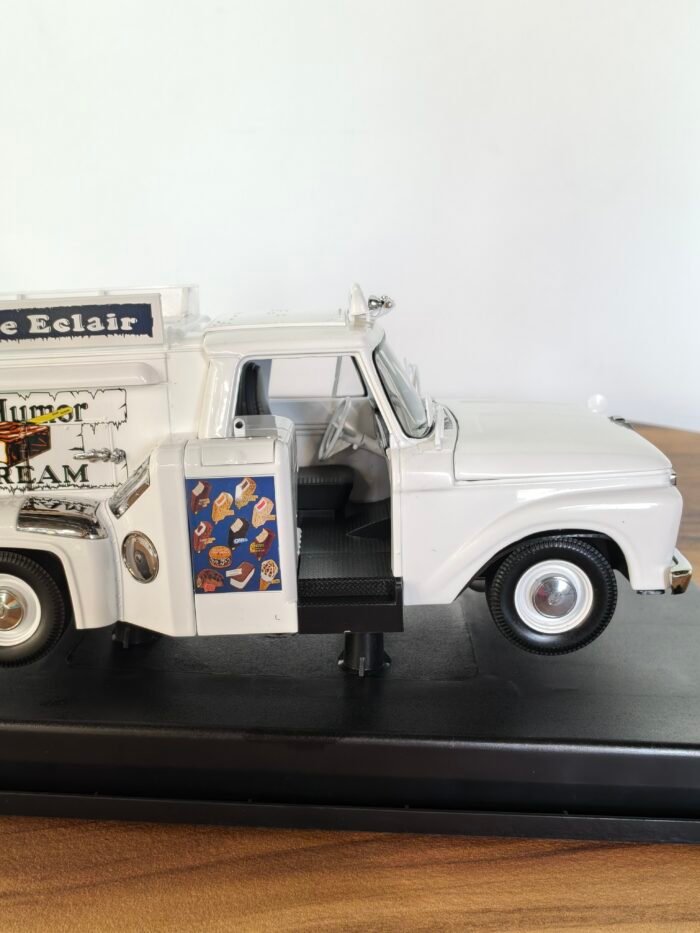 1965 Ford F100 Custom Pick Up (White) 1:18 - Image 5
