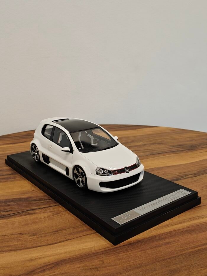 Volkswagen Golf GTI W12 650 White 1:18 - Image 3