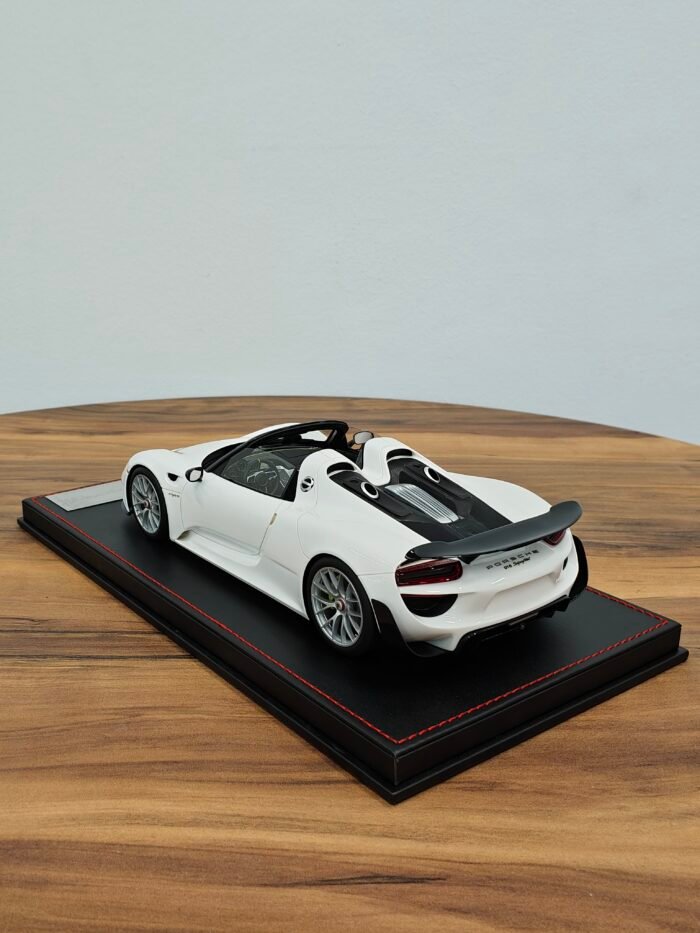 Porsche 918 Spyder 1:18 White - Image 2
