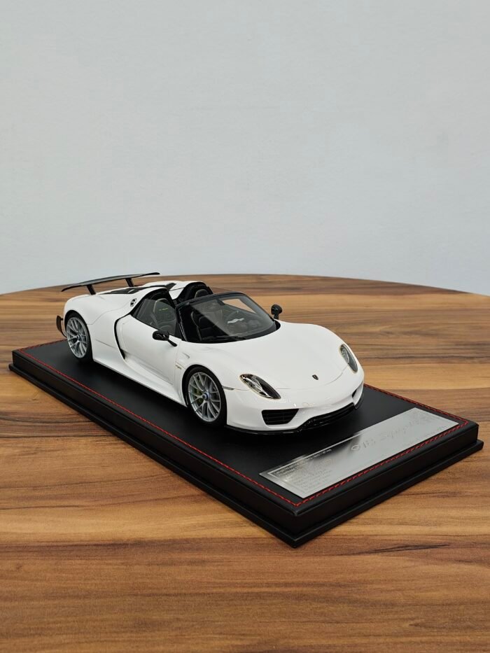 Porsche 918 Spyder 1:18 White - Image 4