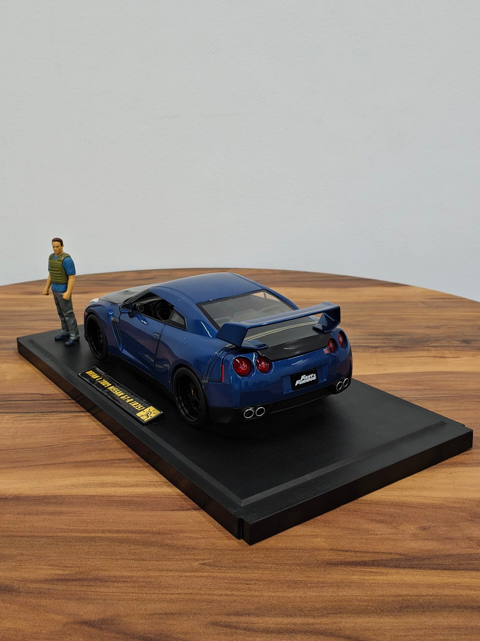 Brian&Z009 Nissan GT-R(35) Blue Scale 1/18 - Image 2