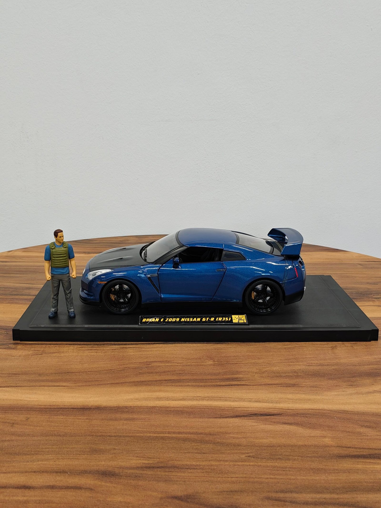 Brian&Z009 Nissan GT-R(35) Blue Scale 1/18 - Image 3