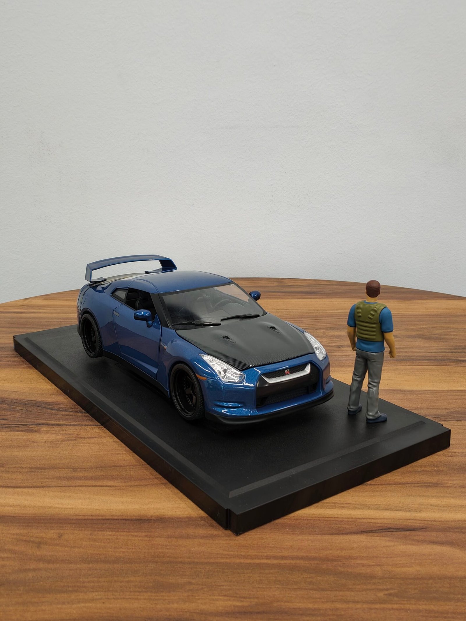 Brian&Z009 Nissan GT-R(35) Blue Scale 1/18 - Image 4
