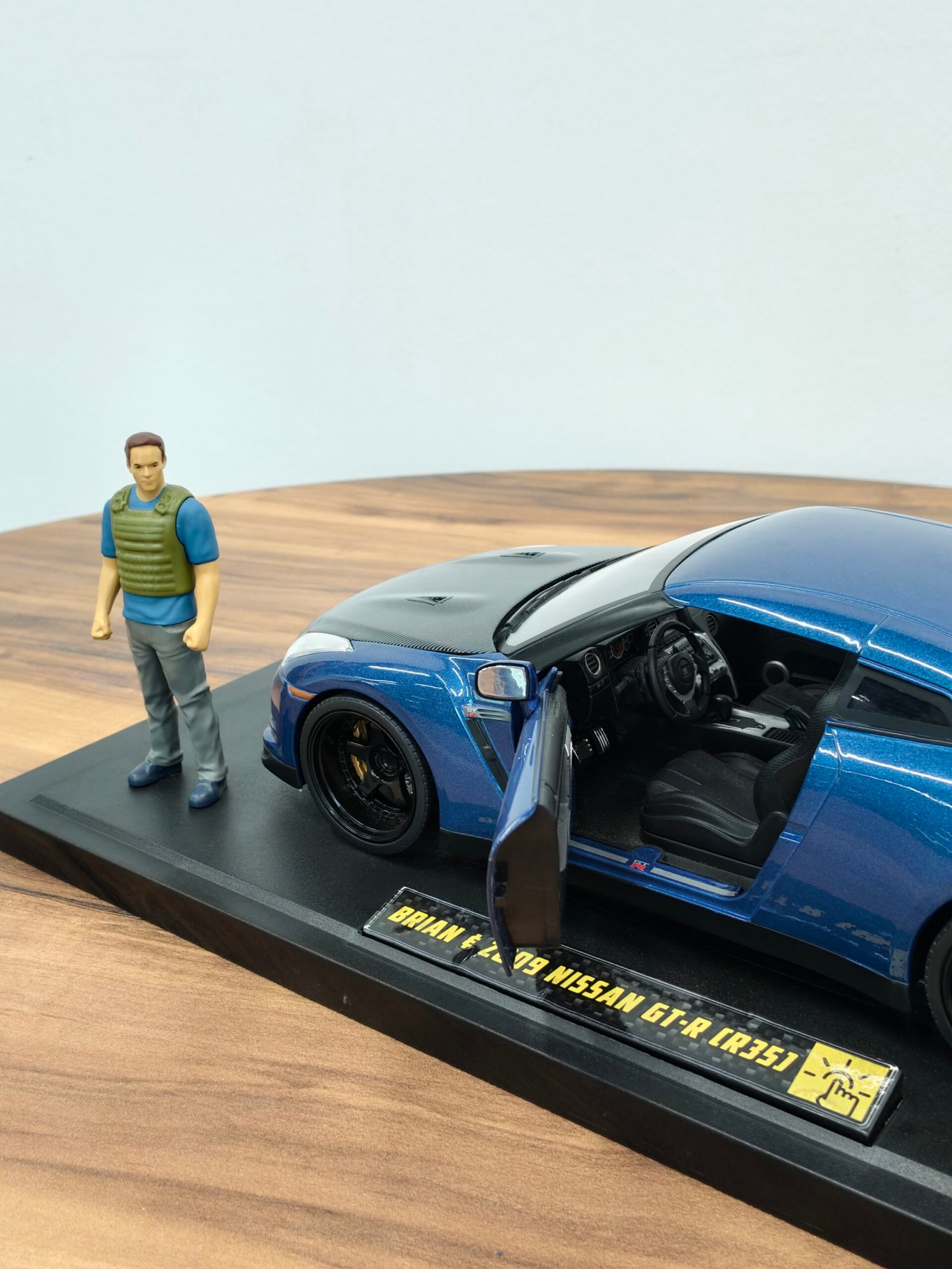 Brian&Z009 Nissan GT-R(35) Blue Scale 1/18 - Image 5