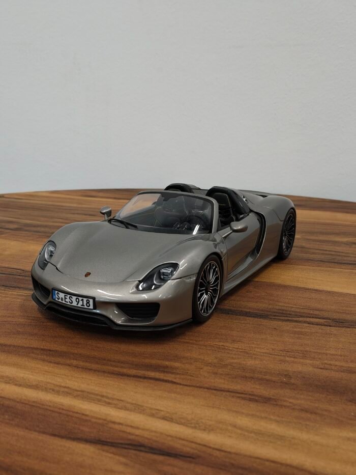 Porsche 918 Spyder (Silver) Scale 1/18
